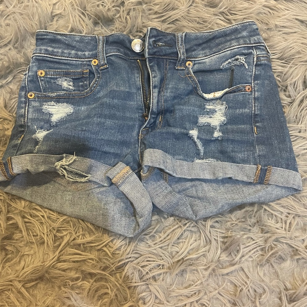 American eagle short shorts. Worn once or twice. No flaws. Mid rise style